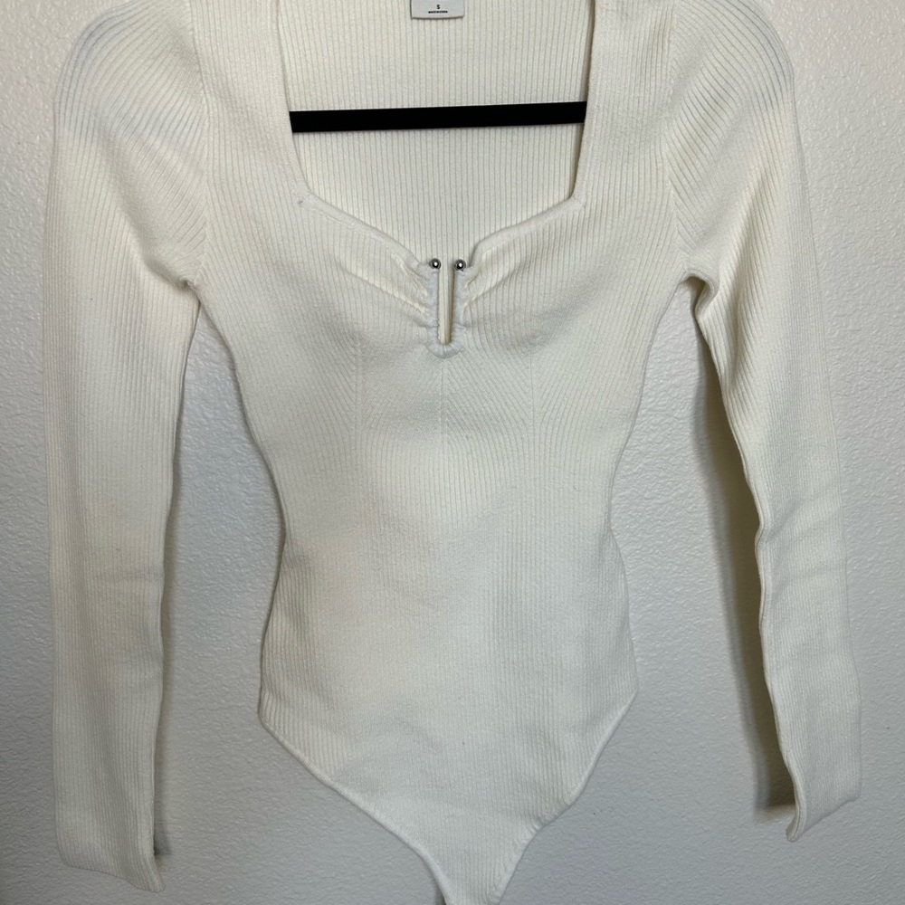 Elegant White Ribbed Women's Top
